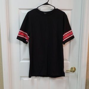 Men's Forever 21 tee with red strip sleeve Large